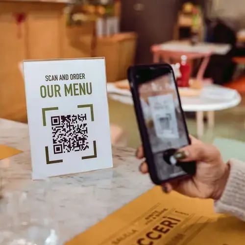 Guía para propietarios de restaurantes sobre la creación e integración de menús con códigos QR